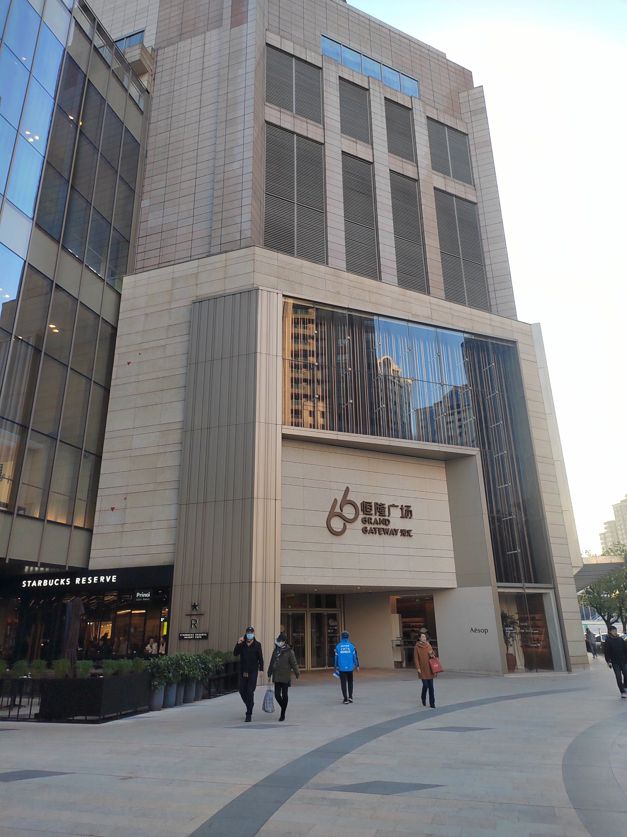 潮流购物地,港汇还不错