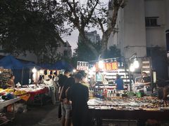 -吴山路夜市