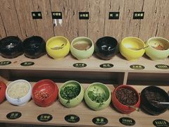 自助调料区-巴适得板川味小火锅(百盛步行街广场店)