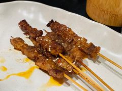 -何妹湿辣牛肉·粤式烧烤砂煲(桂雅路店)