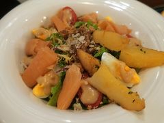 经典沙拉配三文鱼-LA CREPERIE BRETONNE布列塔尼法式餐厅(天童北路店)