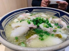 招牌酸菜鱼面-汤去三面(骆驼店)