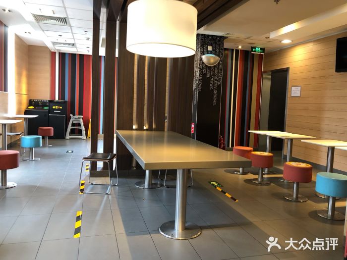 麦当劳(大栅栏店)大堂图片