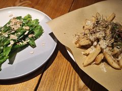 JR特色带皮薯条配黑松露蛋黄酱-JuiceRobot·手工意大利面&汉堡精酿(珠江新城店)