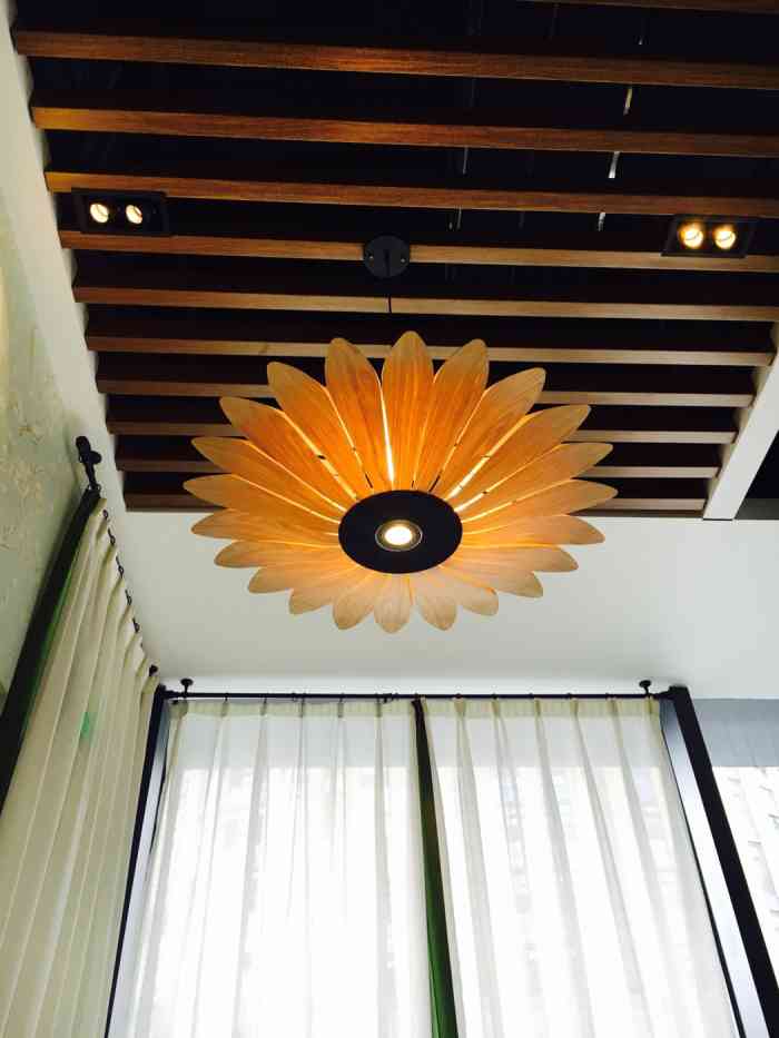 花涧堂(t-flower)-"里面的环境让人比较失望.桌子之间间距太小.