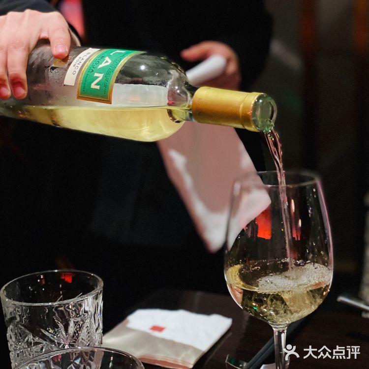 外滩双露台餐吧丨尽情享受魔都周末之夜[啤酒]