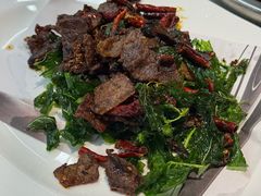 云南牛干巴爆黑虎掌菌-名善山珍·野生菌汤锅(文殊院店)