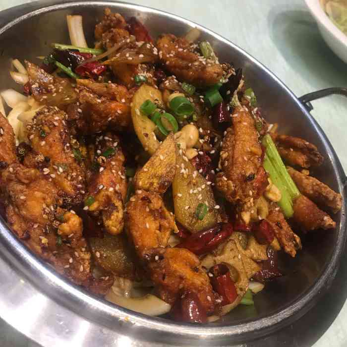 巴蜀渔乡-"在营口的川菜里算是高档的地方了,地方很大.