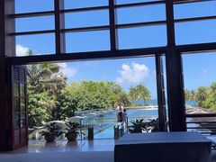 -亚龙湾喜来登·美景台大堂吧