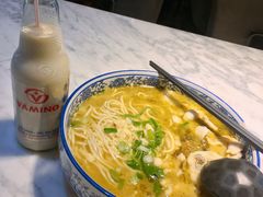 老坛酸菜黑鱼面-轻捞慢起面馆(新世界百货店)