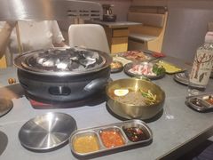 -围炉肉舍•炭烤活鳗•丹东海鲜烤肉(步行街店)