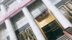 -侨治发型