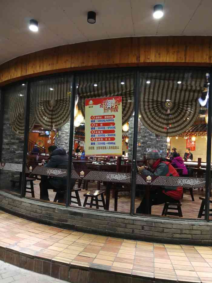 新四方美食城(罗廊巷店)-"以前和家人经常来这里吃饭,当做快餐,物廉.