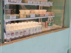 面包甜点陈列柜-六时安·熊猫张甜品店(东关街店)