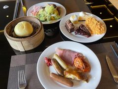 -大中华希尔顿酒店-念自助餐·嗨啤·小龙虾