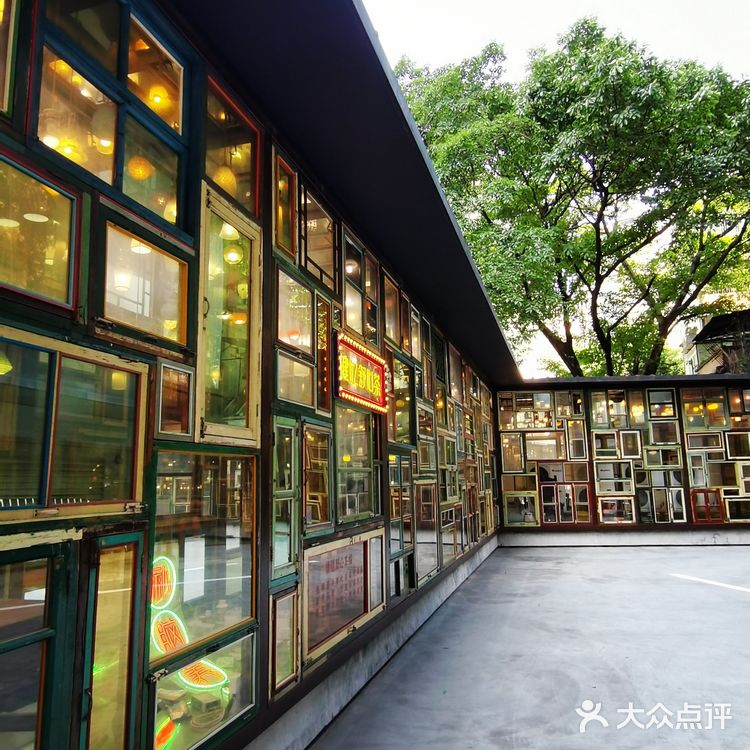 扉美术馆，隐藏在闹市中的网红艺术墙