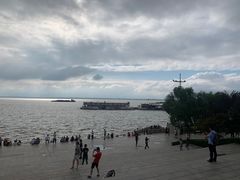 -巴陵广场