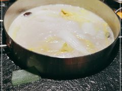 -洪氏嗨捞·广东猪肚鸡·椰子鸡火锅(西咸万象城店)