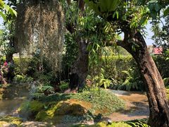 -Chom Cafe and Restaurant