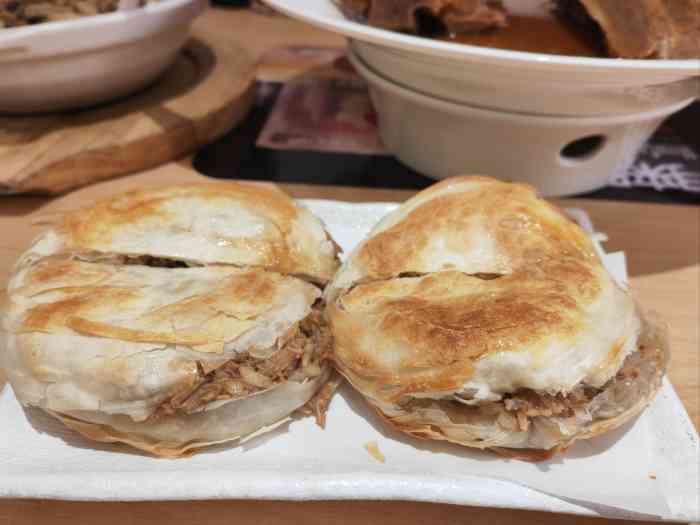 大师兄·手工面·西北菜(悦汇城店)-"[薄荷]环境:座位满挤的,基本多人