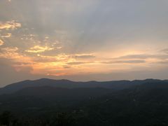-鬼笑石后山停车场