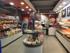 面包甜点陈列柜-金山饼店(登山大道店)