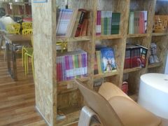 -新华里咖啡书吧(新华书店小寨店)