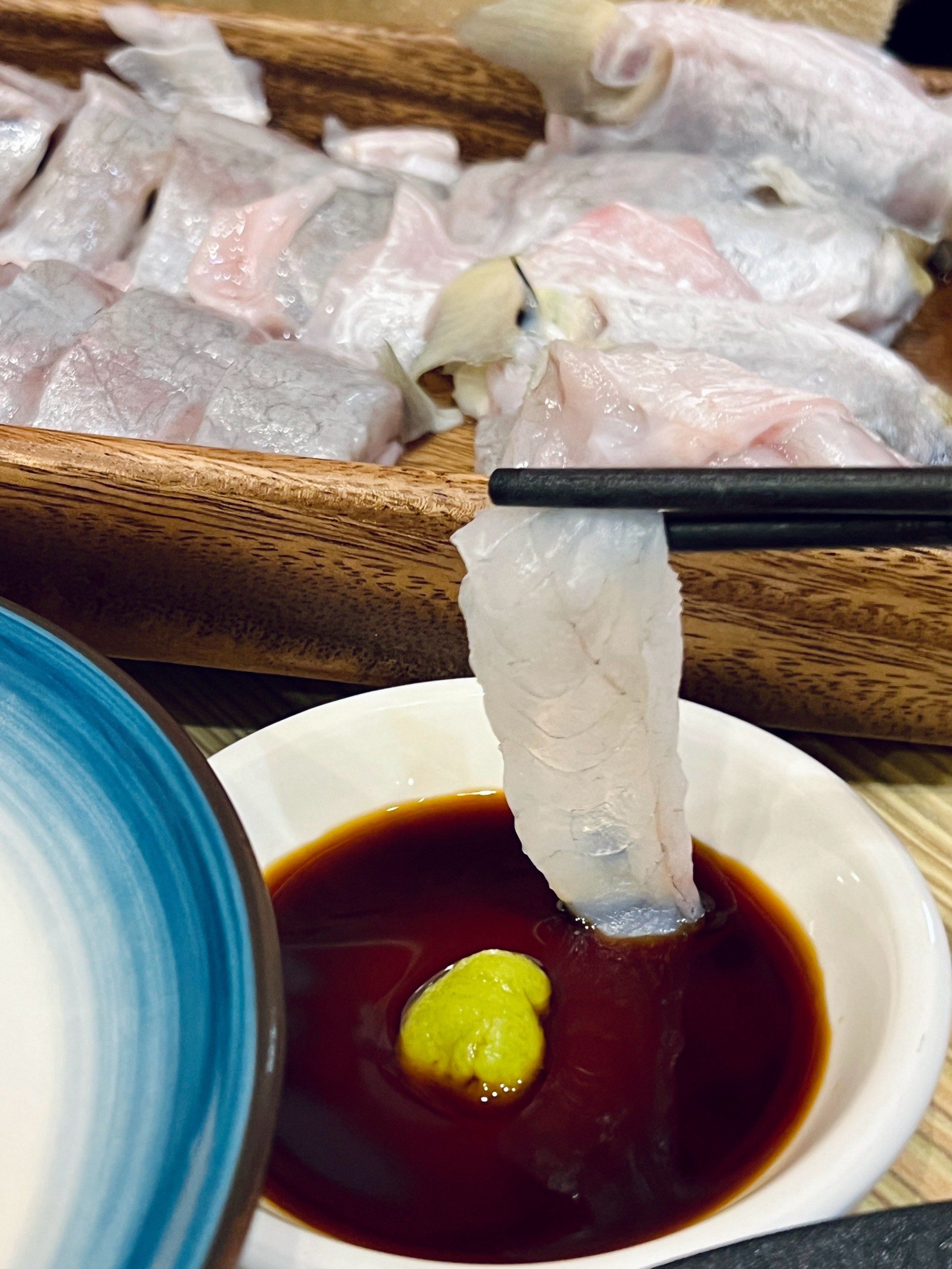 n
朋友说还没吃过河豚火锅🥘
两人立马打车过来体育西狂吃叶儋