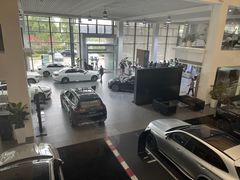 -上海星瀚奔驰4S店(红柳路店)