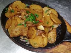-阿瓦山寨·湘菜现炒·剁椒鱼头王(咸阳总店)