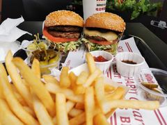-The Habit Burger Grill 哈比特汉堡(世博店)