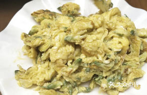 Locust Flower and Free-range Egg Stir-fry