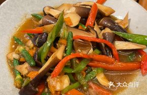 Stir-fried Black Skin Chicken Mushroom