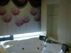 -喜鹊愉家酒店(郑州曼哈顿博览中心地铁站店)