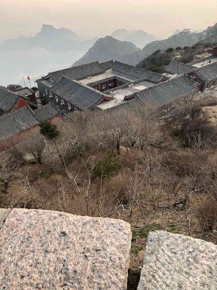 神憩宾馆-"酒店在泰山顶算是最好的酒店了,早上喊大家.