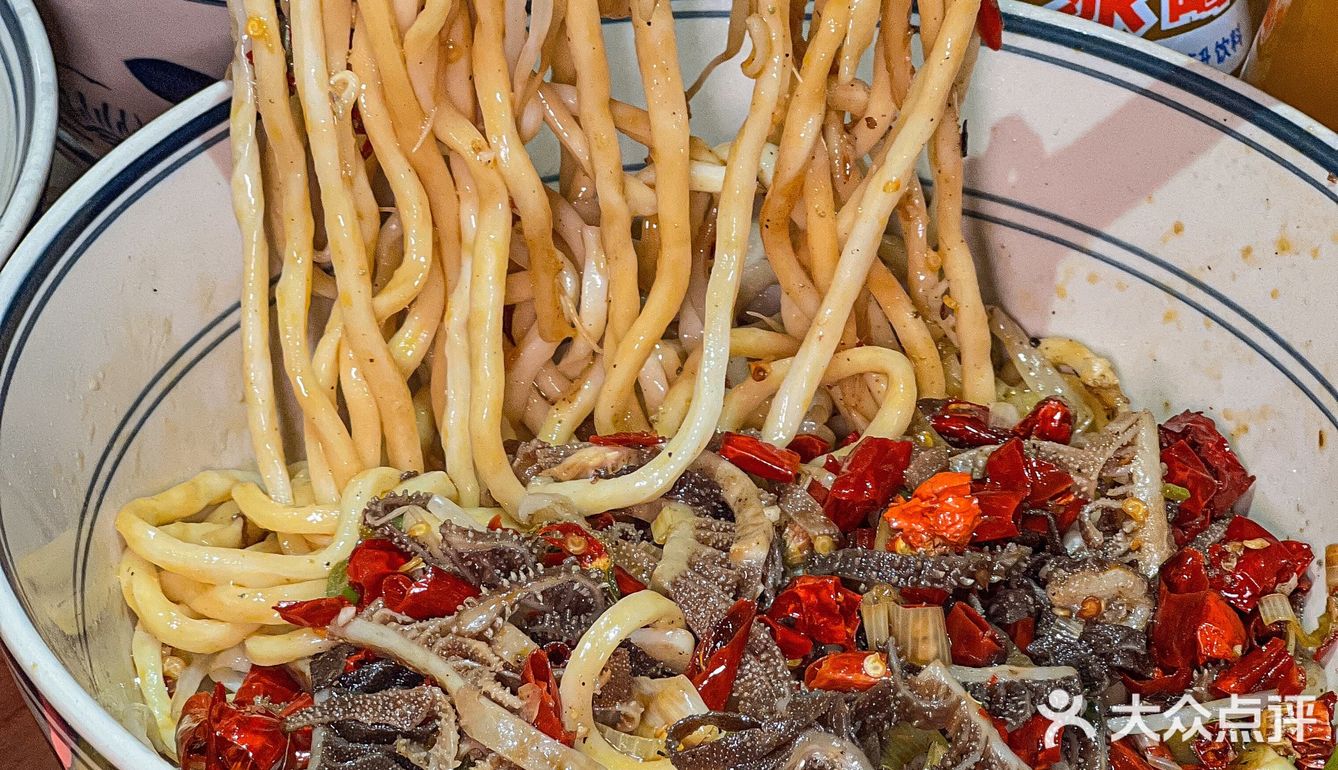 多少次来钟楼，就为了这 👉燃柒爆肚面