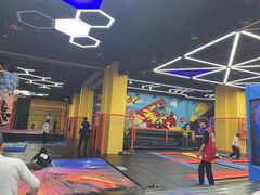 -爱蹦iBOON蹦床运动馆(江汉店)