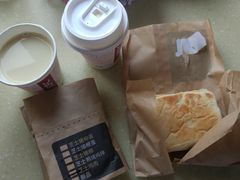 芝士鸡肉帕尼尼与醇豆浆-肯德基(黄渡DT店)