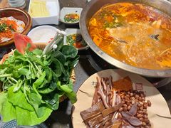 -野山舂·贵州现舂酸汤牛肉(民生路店)