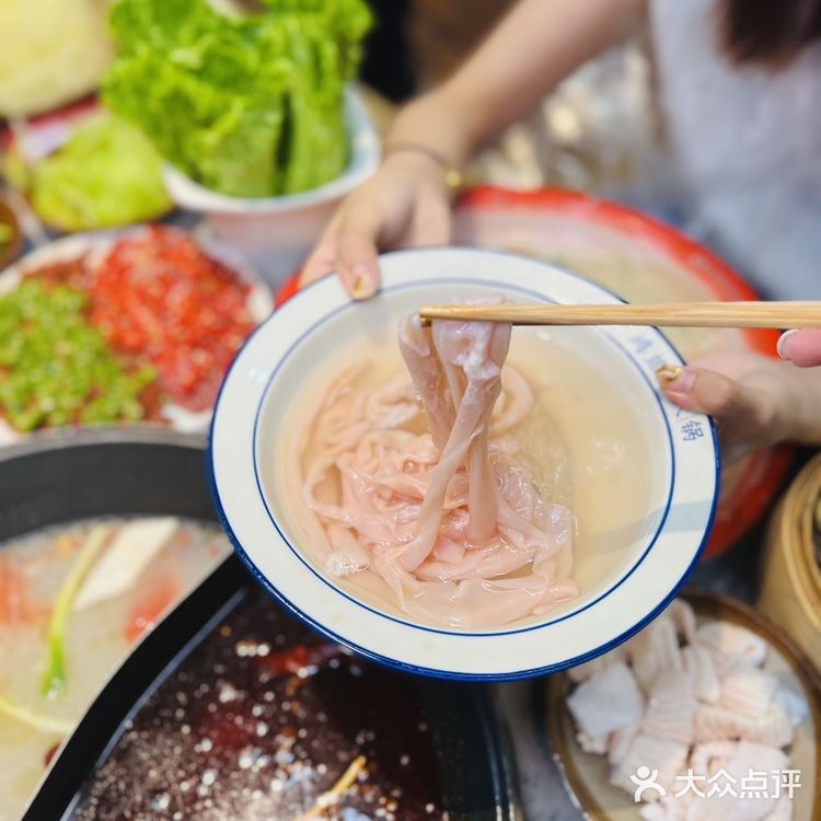 火爆魔都的网红火锅—鸿姐老火锅