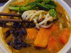 油鸡㙡凉米线-半山腰·云南菜(侨福芳草地店)