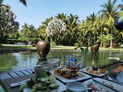 -三亚湾海居铂尔曼度假酒店