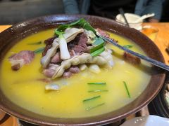 -帅巴人舅母子腊蹄民俗村