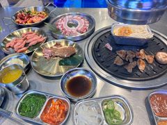 -哈哈碳都·牛肋条无限自助烤肉(台江万达店)