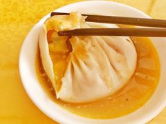 蟹黄汤包-德泉汤包大酒店