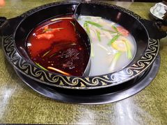 鸳鸯锅-忆川阁·记忆重庆火锅·龙虾·烧烤