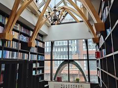 -钟书阁(松江泰晤士小镇店)