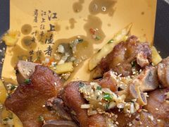 -川流不息·地道川菜·小龙虾(松东路店)