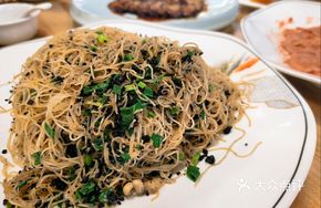 Salt Oil Stir-Fried Rice Noodles with Preserved Olives