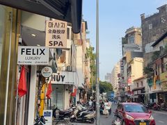 -Bánh Mì Huynh Hoa